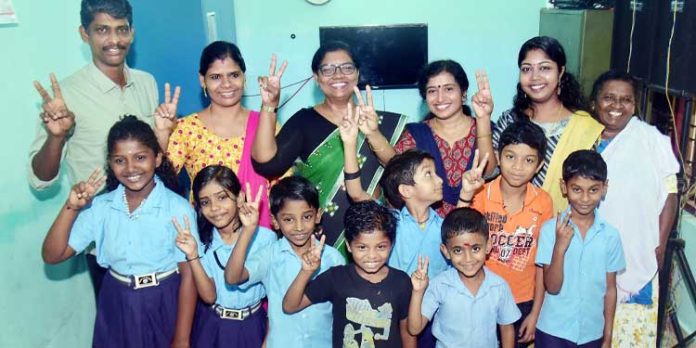 എംഎല്എയ്ക്കൊപ്പം തലസ്ഥാനത്തേക്കു പറക്കാന് വിദ്യാര്ഥികള് എംഎല്എയ്ക്കൊപ്പം തലസ്ഥാനത്തേക്കു പറക്കാന് വിദ്യാര്ഥികള്