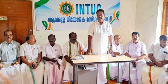 ഇടതുപക്ഷ സർക്കാർ തൊഴിലാളികളെ പ്രദർശന വസ്തുക്കളാക്കുന്നു ; ജ്യോതിഷ് കുമാർ മലയാലപ്പുഴ ഇടതുപക്ഷ സർക്കാർ തൊഴിലാളികളെ പ്രദർശന വസ്തുക്കളാക്കുന്നു ; ജ്യോതിഷ് കുമാർ മലയാലപ്പുഴ