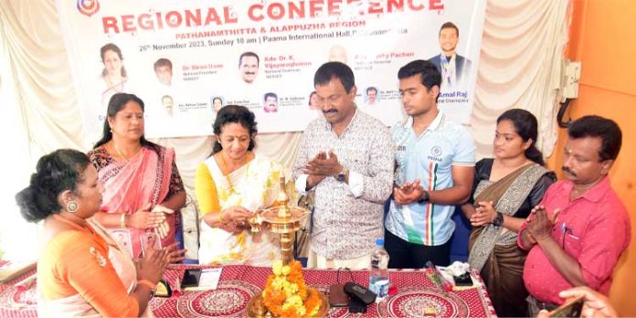 സർക്കാർ ജീവനക്കാർ പാവപ്പെട്ടവന്റെയും സേവകരാണെന്നത് വിസ്മരിക്കരുത് സർക്കാർ ജീവനക്കാർ പാവപ്പെട്ടവന്റെയും സേവകരാണെന്നത് വിസ്മരിക്കരുത്