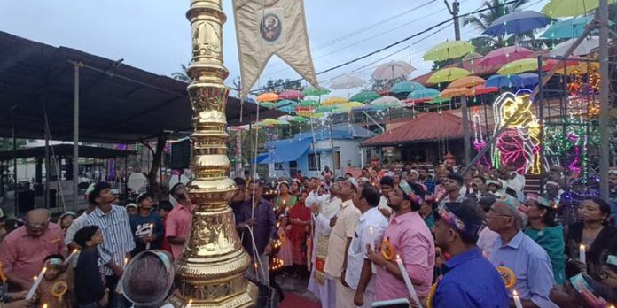 പാദുകാവൽ തിരുന്നാളിന് കൊടിയേറി പാദുകാവൽ തിരുന്നാളിന് കൊടിയേറി