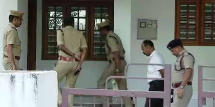 പാലക്കാട് അമ്മ മരിച്ചത് മകൻ്റെ അടിയേറ്റ് തന്നെയെന്ന് പോലീസ് ; സംഭവത്തിൽ മകൻ അറസ്റ്റില് പാലക്കാട് അമ്മ മരിച്ചത് മകൻ്റെ അടിയേറ്റ് തന്നെയെന്ന് പോലീസ് ; സംഭവത്തിൽ മകൻ അറസ്റ്റില്