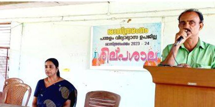 തോട്ടക്കോണം ഗവ.ഹയർ സെക്കൻഡറി സ്കൂളിൽ ഏകദിന ശില്പശാല സംഘടിപ്പിച്ചു തോട്ടക്കോണം ഗവ.ഹയർ സെക്കൻഡറി സ്കൂളിൽ ഏകദിന ശില്പശാല സംഘടിപ്പിച്ചു