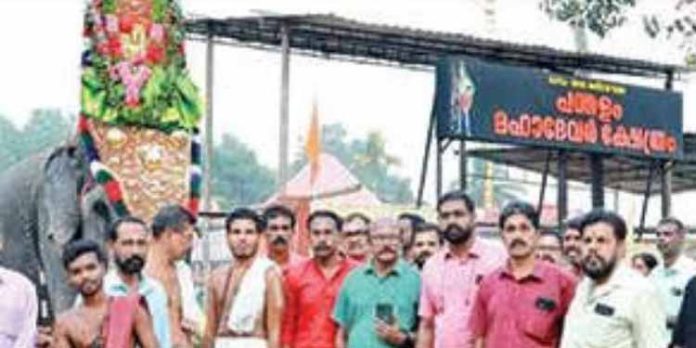 പന്തളം മഹാദേവർ ക്ഷേത്രത്തിൽ പറയ്ക്കെഴുന്നള്ളിപ്പ് ആരംഭിച്ചു പന്തളം മഹാദേവർ ക്ഷേത്രത്തിൽ പറയ്ക്കെഴുന്നള്ളിപ്പ് ആരംഭിച്ചു