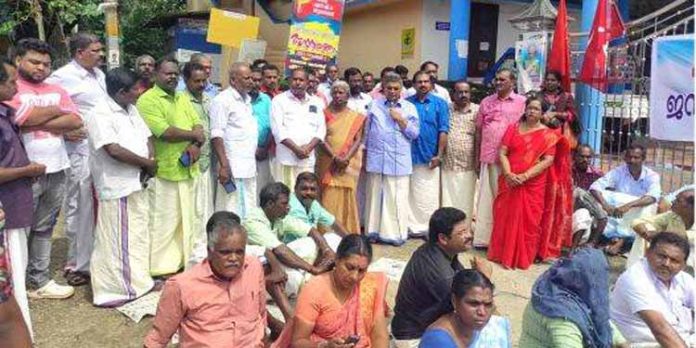 സി.പി.എം, യു.ഡി.എഫ് പ്രവർത്തകർ പന്തളം നഗരസഭയിലേക്ക് മാർച്ച് നടത്തി സി.പി.എം, യു.ഡി.എഫ് പ്രവർത്തകർ പന്തളം നഗരസഭയിലേക്ക് മാർച്ച് നടത്തി