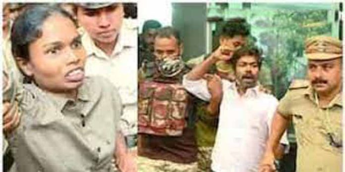 പെരിയ ഏറ്റുമുട്ടൽ ; മാവോയിസ്റ്റുകൾക്കായി ലുക്കൗട്ട് നോട്ടീസ് പുറത്തിറക്കി കണ്ണൂർ സിറ്റി പോലീസ് പെരിയ ഏറ്റുമുട്ടൽ ; മാവോയിസ്റ്റുകൾക്കായി ലുക്കൗട്ട് നോട്ടീസ് പുറത്തിറക്കി കണ്ണൂർ സിറ്റി പോലീസ്