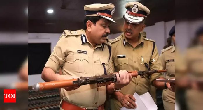 കേരളാ പോലീസിന്റെ തോക്കും തിരകളും നഷ്ടപ്പെട്ട സംഭവം: ഉന്നതതല അന്വേഷണത്തിനായി പോലീസ് കേരളാ പോലീസിന്റെ തോക്കും തിരകളും നഷ്ടപ്പെട്ട സംഭവം: ഉന്നതതല അന്വേഷണത്തിനായി പോലീസ്