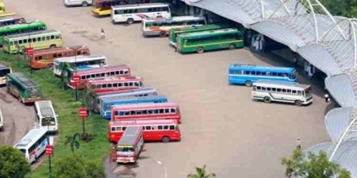 എറണാകുളത്ത് അമ്മയ്ക്കൊപ്പം യാത്ര ചെയ്ത കുട്ടികളെ ഇറക്കാതെ സ്വകാര്യ ബസ് വിട്ടുപോയതായി പരാതി എറണാകുളത്ത് അമ്മയ്ക്കൊപ്പം യാത്ര ചെയ്ത കുട്ടികളെ ഇറക്കാതെ സ്വകാര്യ ബസ് വിട്ടുപോയതായി പരാതി