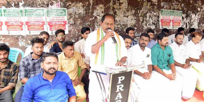 ഭരണ സ്വാധീനം ഉപയോഗിച്ച് എസ്എഫ്ഐ ജനാധിപത്യത്തെ അട്ടിമറിക്കുന്നു : സതീഷ് കൊച്ചു പറമ്പിൽ ഭരണ സ്വാധീനം ഉപയോഗിച്ച് എസ്എഫ്ഐ ജനാധിപത്യത്തെ അട്ടിമറിക്കുന്നു : സതീഷ് കൊച്ചു പറമ്പിൽ