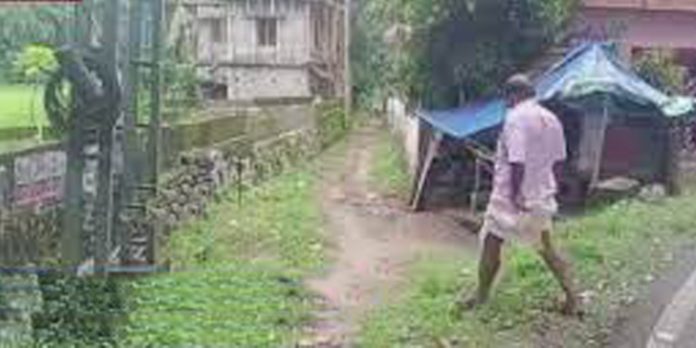 ശബരിമല തിരുവാഭരണ പാതയിലെ കൈയ്യേറ്റം ; ഹൈക്കോടതി നിര്ദേശം ഈ മണ്ഡല മകരവിളക്ക് കാലത്തും നടപ്പാക്കാന് സാധ്യതയില്ല ശബരിമല തിരുവാഭരണ പാതയിലെ കൈയ്യേറ്റം ; ഹൈക്കോടതി നിര്ദേശം ഈ മണ്ഡല മകരവിളക്ക് കാലത്തും നടപ്പാക്കാന് സാധ്യതയില്ല