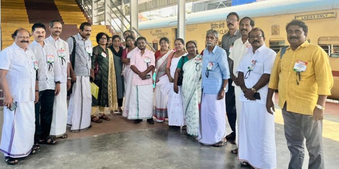 പ്രതിഷേധ ട്രെയിന് യാത്ര നടത്തി കെ.പി.ജി.ഡി പത്തനംതിട്ട ജില്ലാ കമ്മിറ്റി പ്രതിഷേധ ട്രെയിന് യാത്ര നടത്തി കെ.പി.ജി.ഡി പത്തനംതിട്ട ജില്ലാ കമ്മിറ്റി