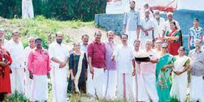 പുറമറ്റം പാടത്ത് ഉമ നെൽവിത്ത് വിതച്ചു പുറമറ്റം പാടത്ത് ഉമ നെൽവിത്ത് വിതച്ചു