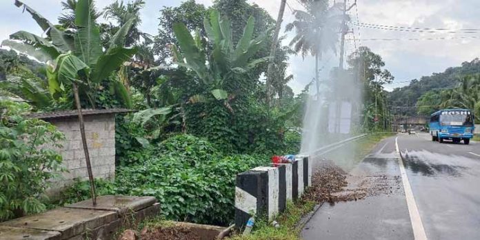 കുടിവെള്ളം കൊണ്ട് ഫൗണ്ടന് തീര്ത്ത് വാട്ടര് അതോറിറ്റിയുടെ വിസ്മയ പ്രദര്ശനം കുടിവെള്ളം കൊണ്ട് ഫൗണ്ടന് തീര്ത്ത് വാട്ടര് അതോറിറ്റിയുടെ വിസ്മയ പ്രദര്ശനം