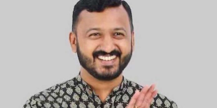 സർക്കാരിന്റെ നവകേരള സദസിനെതിരെ രാഹുൽ മാങ്കൂട്ടത്തിൽ രംഗത്ത് സർക്കാരിന്റെ നവകേരള സദസിനെതിരെ രാഹുൽ മാങ്കൂട്ടത്തിൽ രംഗത്ത്