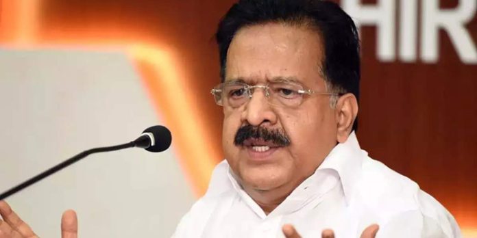 എഡിജിപിയെ മാറ്റിയത് സ്വന്തം തടി രക്ഷിക്കാനുള്ള മുഖ്യമന്ത്രിയുടെ കണ്ണില് പൊടിയിടല് വിദ്യയെന്ന് ചെന്നിത്തല എഡിജിപിയെ മാറ്റിയത് സ്വന്തം തടി രക്ഷിക്കാനുള്ള മുഖ്യമന്ത്രിയുടെ കണ്ണില് പൊടിയിടല് വിദ്യയെന്ന് ചെന്നിത്തല