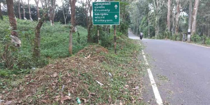 ഇടമണ് – അത്തിക്കയം എം.എല്.എ പാത റോഡ് നിര്മ്മാണ സമയത്ത് ഇറക്കിയ മണ്കൂന്ന ഗതാഗതത്തിന് ഭീക്ഷണി ആവുന്നു ഇടമണ് – അത്തിക്കയം എം.എല്.എ പാത റോഡ് നിര്മ്മാണ സമയത്ത് ഇറക്കിയ മണ്കൂന്ന ഗതാഗതത്തിന് ഭീക്ഷണി ആവുന്നു