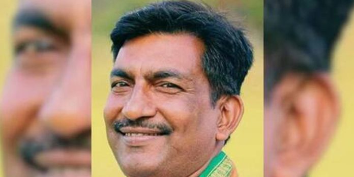 തെരഞ്ഞെടുപ്പ് പ്രചാരണത്തിനിടെ ബിജെപി നേതാവിനെ കൊലപ്പെടുത്തി തെരഞ്ഞെടുപ്പ് പ്രചാരണത്തിനിടെ ബിജെപി നേതാവിനെ കൊലപ്പെടുത്തി