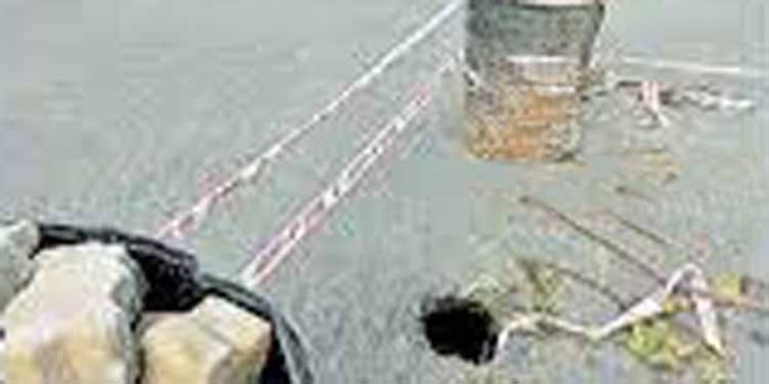 തിരുവല്ല – മല്ലപ്പള്ളി റോഡിന് മധ്യത്തില് കുഴി തിരുവല്ല – മല്ലപ്പള്ളി റോഡിന് മധ്യത്തില് കുഴി