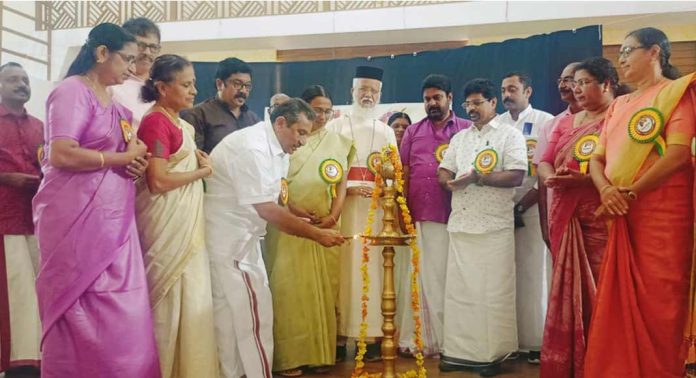 പന്തളം വിദ്യാഭ്യാസ ഉപജില്ല സ്കൂൾ കലോത്സവത്തിന് തുടക്കമായി പന്തളം വിദ്യാഭ്യാസ ഉപജില്ല സ്കൂൾ കലോത്സവത്തിന് തുടക്കമായി