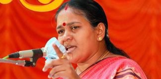 കാന്തപുരത്തിന്റെ നിലപാടിനെ വിമർശിക്കാനുള്ള ആർജവമില്ലാതെ ആർഎസ്എസിനെ ചാരി നിന്ന് രക്ഷപ്പെടാനാണ് ശ്രീമതി ടീച്ചർ ശ്രമിക്കുന്നതെന്ന് ശോഭ സുരേന്ദ്രൻ