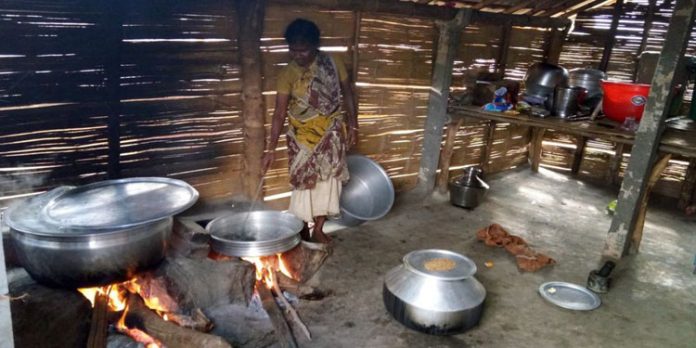 അട്ടപ്പാടിയിലെ സാമൂഹ്യ അടുക്കള പൂട്ടി ; ദുരിതത്തിലായി ആദിവാസി ഊരുകൾ അട്ടപ്പാടിയിലെ സാമൂഹ്യ അടുക്കള പൂട്ടി ; ദുരിതത്തിലായി ആദിവാസി ഊരുകൾ