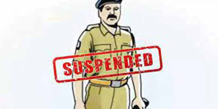 വാഹനം നിർത്താതെ പോയതിന് വിദ്യാര്ഥിയെ മര്ദ്ദിച്ച സംഭവത്തില് പോലീസുകാര്ക്ക് സസ്പെന്ഷന് വാഹനം നിർത്താതെ പോയതിന് വിദ്യാര്ഥിയെ മര്ദ്ദിച്ച സംഭവത്തില് പോലീസുകാര്ക്ക് സസ്പെന്ഷന്