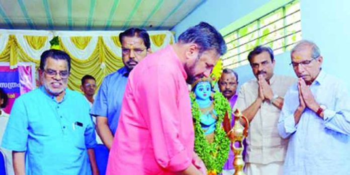 അഖില ഭാരത ഭാഗവത മഹാസത്രമെന്ന യാഗത്തിന്റെ ഭാഗമാകുന്നത് ജീവിത പുണ്യം ; കണ്ഠര് രാജീവര് അഖില ഭാരത ഭാഗവത മഹാസത്രമെന്ന യാഗത്തിന്റെ ഭാഗമാകുന്നത് ജീവിത പുണ്യം ; കണ്ഠര് രാജീവര്