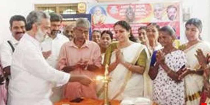 ദേവി സ്വയംസഹായ സംഘത്തിന്റെ നേതൃത്വത്തിൽ സോപ്പുപൊടി നിർമാണ യൂണിറ്റ് തുടങ്ങി ദേവി സ്വയംസഹായ സംഘത്തിന്റെ നേതൃത്വത്തിൽ സോപ്പുപൊടി നിർമാണ യൂണിറ്റ് തുടങ്ങി