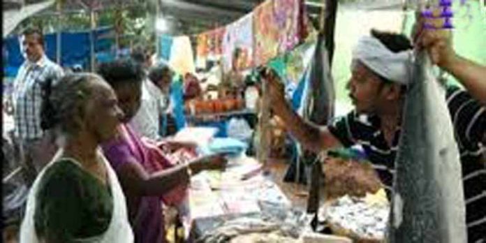 തെള്ളിയൂര്ക്കാവ് വൃശ്ചിക വാണിഭത്തിന് തിരക്കേറി തെള്ളിയൂര്ക്കാവ് വൃശ്ചിക വാണിഭത്തിന് തിരക്കേറി