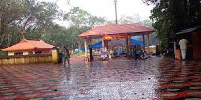 വൃശ്ചിക വാണിഭത്തിന് തെള്ളിയൂർക്കാവ് ഭഗവതി ക്ഷേത്രാങ്കണത്തിൽ ഒരുക്കങ്ങൾ തുടങ്ങി വൃശ്ചിക വാണിഭത്തിന് തെള്ളിയൂർക്കാവ് ഭഗവതി ക്ഷേത്രാങ്കണത്തിൽ ഒരുക്കങ്ങൾ തുടങ്ങി