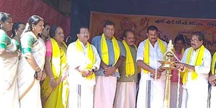 ഗുരുഅരങ്ങ് ശ്രീനാരായണ കലോത്സവം ; ഓവറോൾ കിരീടം കരസ്ഥമാക്കി കുഴിവേലിപ്പുറം ശാഖ ഗുരുഅരങ്ങ് ശ്രീനാരായണ കലോത്സവം ; ഓവറോൾ കിരീടം കരസ്ഥമാക്കി കുഴിവേലിപ്പുറം ശാഖ