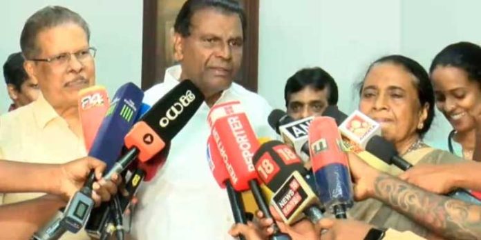 സിപിഎം വെള്ളം വെച്ച് കാത്തിരിക്കുന്നത് വെറുതെയെന്ന് തിരുവഞ്ചൂർ ; ആര്യാടൻ വിഷയത്തിൽ 8ന് വീണ്ടും യോഗം സിപിഎം വെള്ളം വെച്ച് കാത്തിരിക്കുന്നത് വെറുതെയെന്ന് തിരുവഞ്ചൂർ ; ആര്യാടൻ വിഷയത്തിൽ 8ന് വീണ്ടും യോഗം