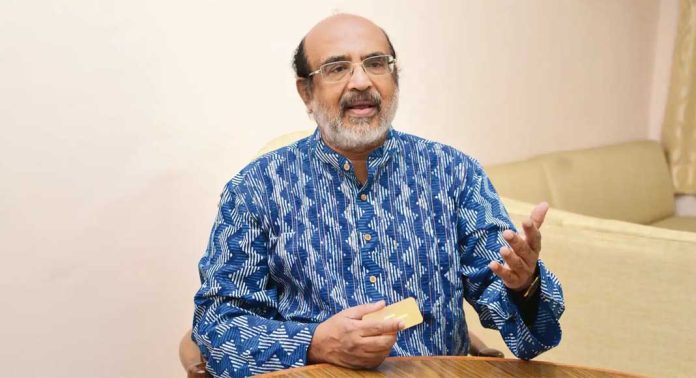 കരിമണല്ഖനനം സ്വകാര്യമേഖലക്ക് എഴുതിക്കൊടുത്തത് യുഡിഎഫെന്ന് തോമസ് ഐസക് കരിമണല്ഖനനം സ്വകാര്യമേഖലക്ക് എഴുതിക്കൊടുത്തത് യുഡിഎഫെന്ന് തോമസ് ഐസക്