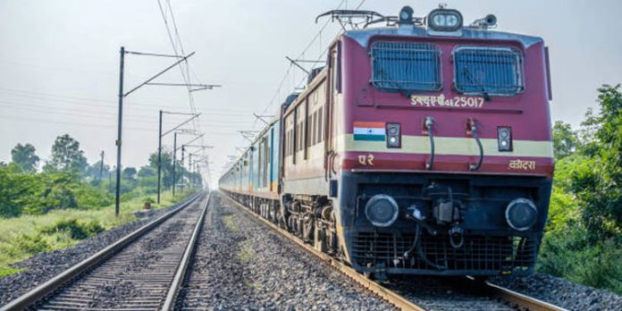 ചെന്നൈ മഴ : കൂടുതല് ട്രെയിനുകള് റദ്ദാക്കി ; ചെന്നൈ മെയിലും ആലപ്പി എക്സ്പ്രസും പട്ടികയില് ചെന്നൈ മഴ : കൂടുതല് ട്രെയിനുകള് റദ്ദാക്കി ; ചെന്നൈ മെയിലും ആലപ്പി എക്സ്പ്രസും പട്ടികയില്