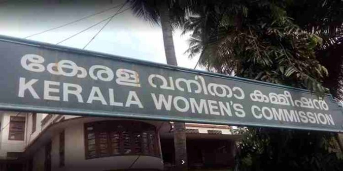 സ്കൂൾ പ്രധാന അധ്യാപികയെ പിടിഎ അംഗവും അധ്യാപകനും ചേര്ന്ന് അധിക്ഷേപിച്ചെന്ന് ആരോപണം ; വനിതാ കമ്മീഷനിൽ പരാതി സ്കൂൾ പ്രധാന അധ്യാപികയെ പിടിഎ അംഗവും അധ്യാപകനും ചേര്ന്ന് അധിക്ഷേപിച്ചെന്ന് ആരോപണം ; വനിതാ കമ്മീഷനിൽ പരാതി