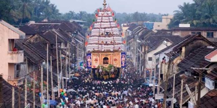 കൽപാത്തിയിൽ ദേവരഥ സംഗമത്തിന്റെ പുണ്യമേറ്റുവാങ്ങി ആയിരങ്ങൾ കൽപാത്തിയിൽ ദേവരഥ സംഗമത്തിന്റെ പുണ്യമേറ്റുവാങ്ങി ആയിരങ്ങൾ