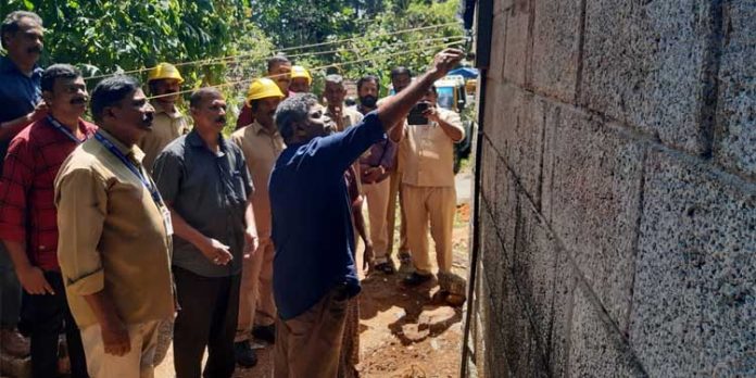 നിർധന കുടുംബത്തിന് സൗജന്യമായി വെളിച്ചം നൽകി കെ.എസ്.ഇ.ബി ജീവനക്കാർ നിർധന കുടുംബത്തിന് സൗജന്യമായി വെളിച്ചം നൽകി കെ.എസ്.ഇ.ബി ജീവനക്കാർ