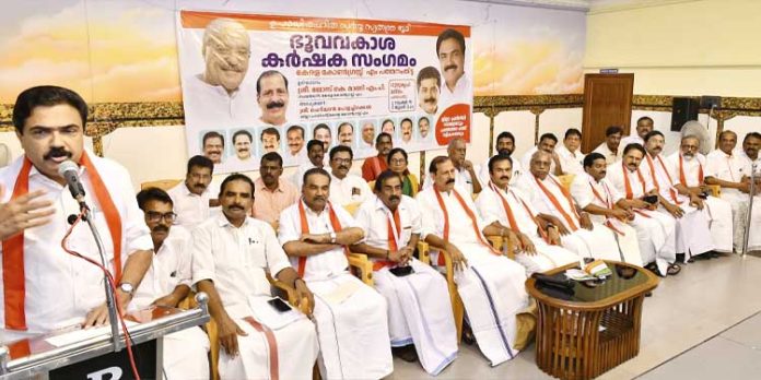 സർക്കാർ ഏറ്റെടുത്തതും വനരേഖയിൽ കടന്നുകൂടിയതുമായ കൃഷിഭൂമി കർഷകർക്കും ഭൂരഹിതർക്കും നൽകണം ; ജോസ് കെ മാണി സർക്കാർ ഏറ്റെടുത്തതും വനരേഖയിൽ കടന്നുകൂടിയതുമായ കൃഷിഭൂമി കർഷകർക്കും ഭൂരഹിതർക്കും നൽകണം ; ജോസ് കെ മാണി