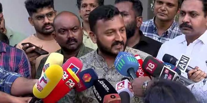 ആർക്കും പരാതി കൊടുക്കാം, ഏതന്വേഷണവും നടക്കട്ടെ ; വ്യാജ തെരഞ്ഞെടുപ്പ് കാർഡ് വിവാദത്തിൽ രാഹുൽ മാങ്കൂട്ടത്തിൽ ആർക്കും പരാതി കൊടുക്കാം, ഏതന്വേഷണവും നടക്കട്ടെ ; വ്യാജ തെരഞ്ഞെടുപ്പ് കാർഡ് വിവാദത്തിൽ രാഹുൽ മാങ്കൂട്ടത്തിൽ