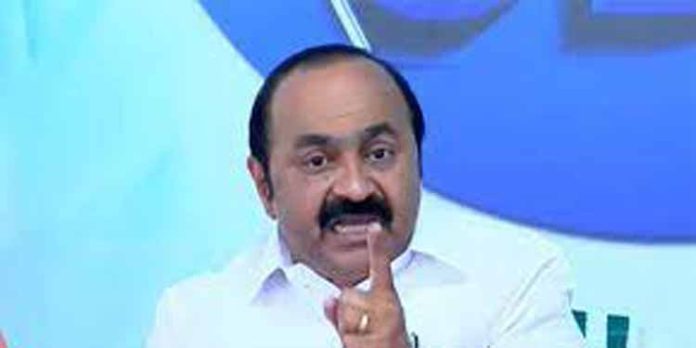 ജിഎസ്ടി ഇന്റലിജൻസ് അഡീഷണൽ കമ്മീഷണറെ മുഖ്യമന്ത്രി അനുമോദിച്ചതിനെതിരെ പ്രതിപക്ഷ നേതാവ് ജിഎസ്ടി ഇന്റലിജൻസ് അഡീഷണൽ കമ്മീഷണറെ മുഖ്യമന്ത്രി അനുമോദിച്ചതിനെതിരെ പ്രതിപക്ഷ നേതാവ്