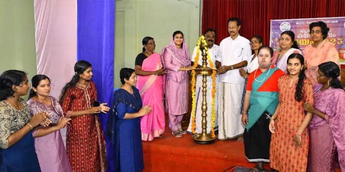 ബഡ്സ് ജില്ലാതല കലോത്സവം സംഘടിപ്പിച്ചു ബഡ്സ് ജില്ലാതല കലോത്സവം സംഘടിപ്പിച്ചു
