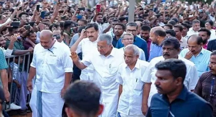 നവകേരള സദസ്: പരാതി നൽകാനെത്തിയ യൂട്യൂബർക്ക് നേരെ വീണ്ടും ആക്രമണമെന്ന് പരാതി നവകേരള സദസ്: പരാതി നൽകാനെത്തിയ യൂട്യൂബർക്ക് നേരെ വീണ്ടും ആക്രമണമെന്ന് പരാതി