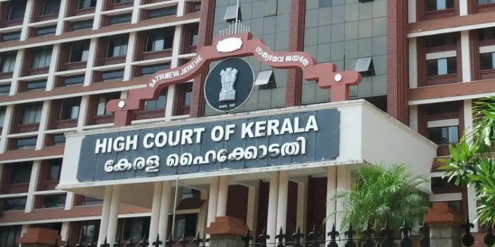 മാസപ്പടി വിവാദം ; മുഖ്യമന്ത്രിയടക്കമുള്ളവർക്ക് നോട്ടീസ് അയക്കാൻ നിര്ദ്ദേശം മാസപ്പടി വിവാദം ; മുഖ്യമന്ത്രിയടക്കമുള്ളവർക്ക് നോട്ടീസ് അയക്കാൻ നിര്ദ്ദേശം