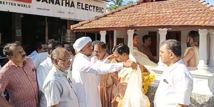 ശിവഗിരി തീർത്ഥാടന പദയാത്ര വിളംബര ജാഥയ്ക്ക് ജുമാ മസ്ജിദ് കമ്മിറ്റി സ്വീകരണം നല്കി ശിവഗിരി തീർത്ഥാടന പദയാത്ര വിളംബര ജാഥയ്ക്ക് ജുമാ മസ്ജിദ് കമ്മിറ്റി സ്വീകരണം നല്കി