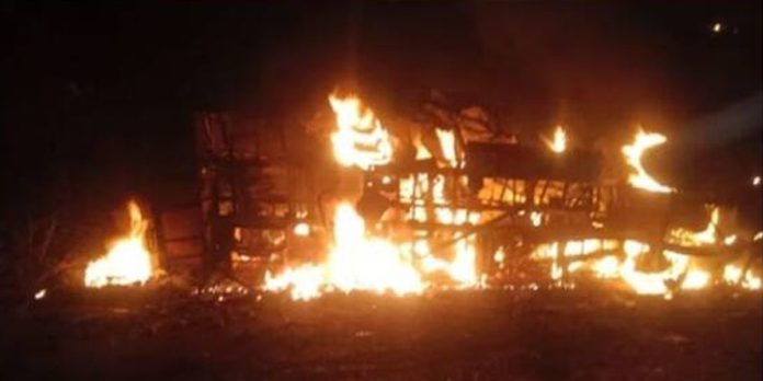 മധ്യപ്രദേശില് ബസ് അപകടത്തിൽ 13 പേര് മരിച്ചു മധ്യപ്രദേശില് ബസ് അപകടത്തിൽ 13 പേര് മരിച്ചു
