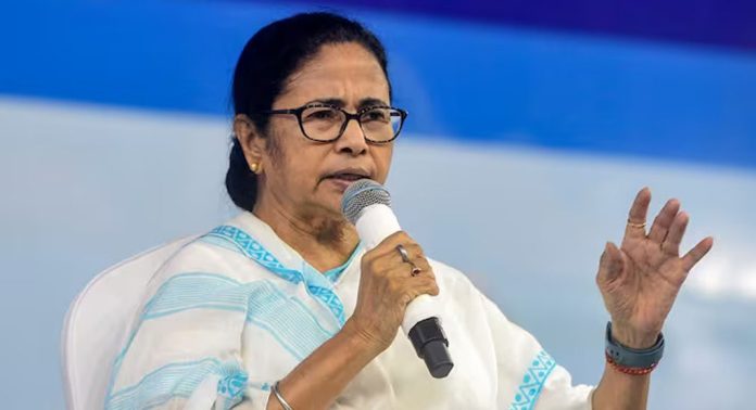 മമതയോട് മമതയില്ലാതെ തൃണമൂല് എംപിമാര് ; പാര്ലമെന്റില് പ്രത്യേക ബ്ലോക്കായിരിക്കാൻ വിമത എംപിമാര് അനുമതി തേടും മമതയോട് മമതയില്ലാതെ തൃണമൂല് എംപിമാര് ; പാര്ലമെന്റില് പ്രത്യേക ബ്ലോക്കായിരിക്കാൻ വിമത എംപിമാര് അനുമതി തേടും
