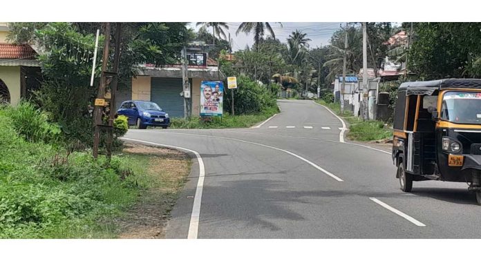 കലഞ്ഞൂർ “കുടുത്ത ജംഗ്ഷൻ” അപകട മേഖലയായി മാറുന്നു കലഞ്ഞൂർ “കുടുത്ത ജംഗ്ഷൻ” അപകട മേഖലയായി മാറുന്നു