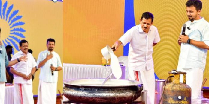 സ്കൂൾ കലോത്സവ കലവറയിൽ പഴയിടം തന്നെ സ്കൂൾ കലോത്സവ കലവറയിൽ പഴയിടം തന്നെ