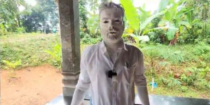 മുഖ്യമന്ത്രിക്കെതിരെ വേറിട്ട പ്രതിഷേധവുമായി ബിജെപി അംഗം രഞ്ജിത്ത് മുഖ്യമന്ത്രിക്കെതിരെ വേറിട്ട പ്രതിഷേധവുമായി ബിജെപി അംഗം രഞ്ജിത്ത്
