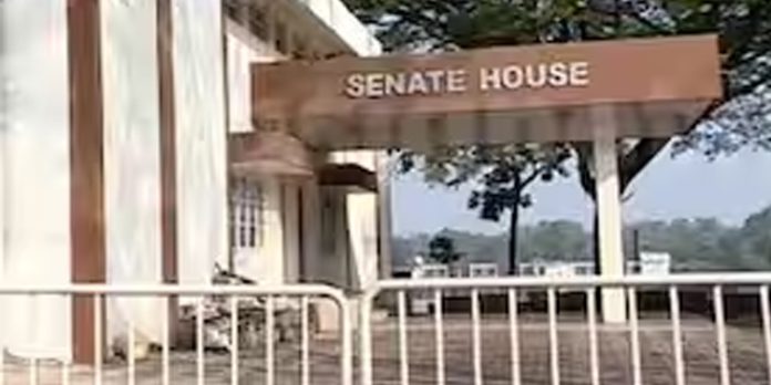 കാലിക്കറ്റ് സര്വകലാശാല സെനറ്റ് യോഗത്തിൽ കൈയ്യാങ്കളി ; വിസിയെ കൈയ്യേറ്റം ചെയ്യാൻ ശ്രമം കാലിക്കറ്റ് സര്വകലാശാല സെനറ്റ് യോഗത്തിൽ കൈയ്യാങ്കളി ; വിസിയെ കൈയ്യേറ്റം ചെയ്യാൻ ശ്രമം