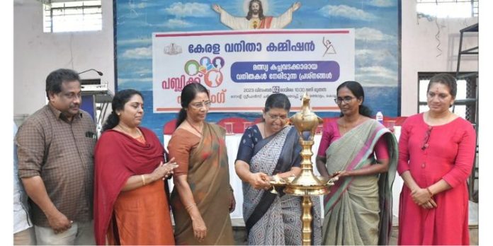 മത്സ്യവില്പ്പനക്കാരായ വനിതകള്ക്ക് ഇരുചക്രവാഹനവും ധനസഹായവും ലഭ്യമാക്കണം : വനിതാ കമ്മിഷന് മത്സ്യവില്പ്പനക്കാരായ വനിതകള്ക്ക് ഇരുചക്രവാഹനവും ധനസഹായവും ലഭ്യമാക്കണം : വനിതാ കമ്മിഷന്
